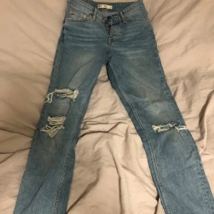 Perfect Jeans SIENNA Ginatricot  - Jätte fina jeans ifrån Ginatricot, i väldigt fint skick!🩷