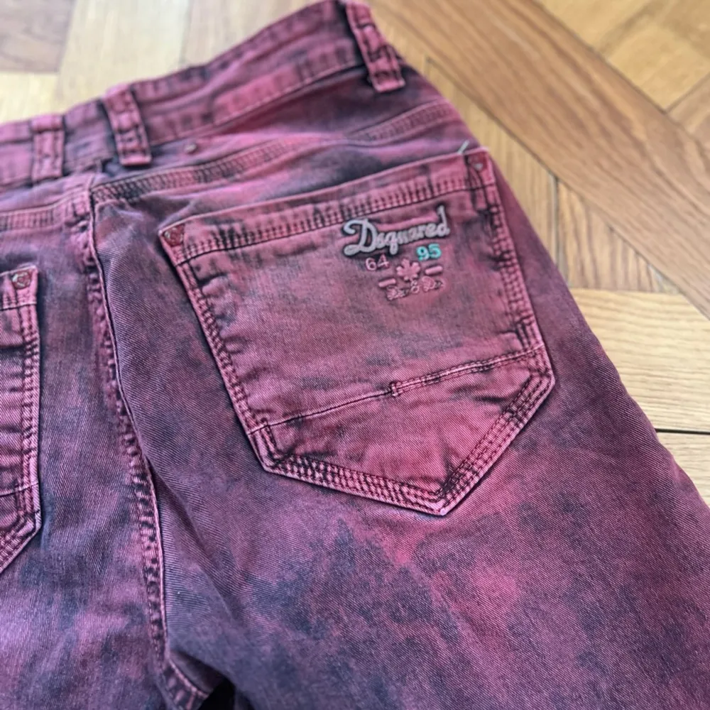 Röda vintage dsquared jeans,tight fit. Jeans & Byxor.