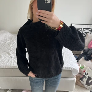 Svart stickad tröja - Svart stickad tröja från monki💕
