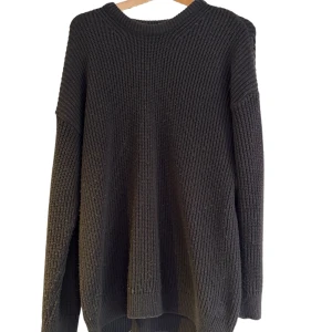 Stickad tröja - Stickad tröja. Köpt för 600kr. Skick 10/10. 