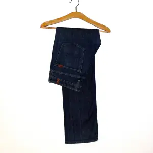 Vi är ett UF-företag som älskar och säljer jeans!💙 Köparen står för frakt!💙