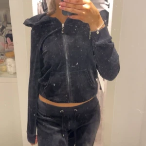 Plysch sett - Kofta och byxor i plysch sett, mitt favorit 2020.. Så de är lite litet nu tyvärr 