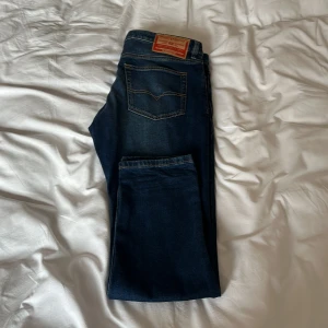 Diesel jeans  - Tja, säljer ett par feta diesel jeans. De är helt nya. Tags och allt är kvar. Hör av er vid minsta fundering. Mvh ES Resell 💭💯💫