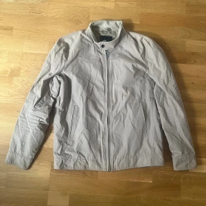 Vårjacka - Vårjacka ifrån Saki  Mycket fint skick 