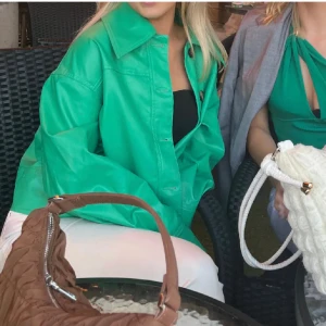 Grön jacka!  - Så cool grön jacka ifrån Gina! 🧚 