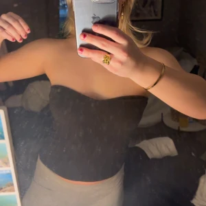 Bandeau topp - Så fin topp i storlek M, men den är stretchig. Köparen står för frakt