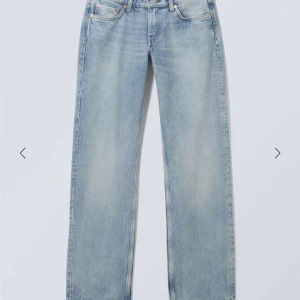Weekday lågmidjade jeans! - Säljer mina low waist arrow jeans från weekday! Mkt fint skick! Färgen säljs inte längre!