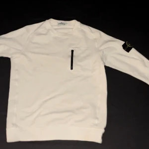 Stone island  - Stone island tröja, junior med orginal patch. Passar S. Pris diskuterbart. 