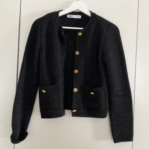 Kofta från Zara! - Knappt använd, supersnygg! 