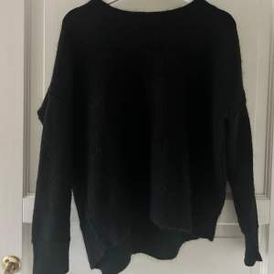 Säljer denna tröja från Malene Birger i storlek M. Tröjan är knappt använd, så i väldigt bra skick❤️