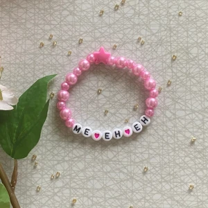 Taylor Swift Armband  - ⭐️ Elastisk tråd, ca 15 cm innerkrets, kan göra nytt efter din storlek ⭐️    ⭐️ Rabatt om du köper fler än 2, skriv till mig innan köp för samfrakt ⭐️     ⭐️Kan även göra beställningar!⭐️