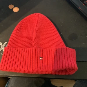 Ny mössa - M nytt har använt 1-2 gånger kostar 1000kr ny 