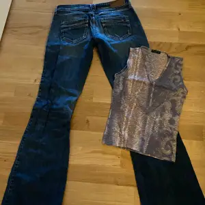 Snygga ”pösiga” jeans 💙jag är ca.1.60