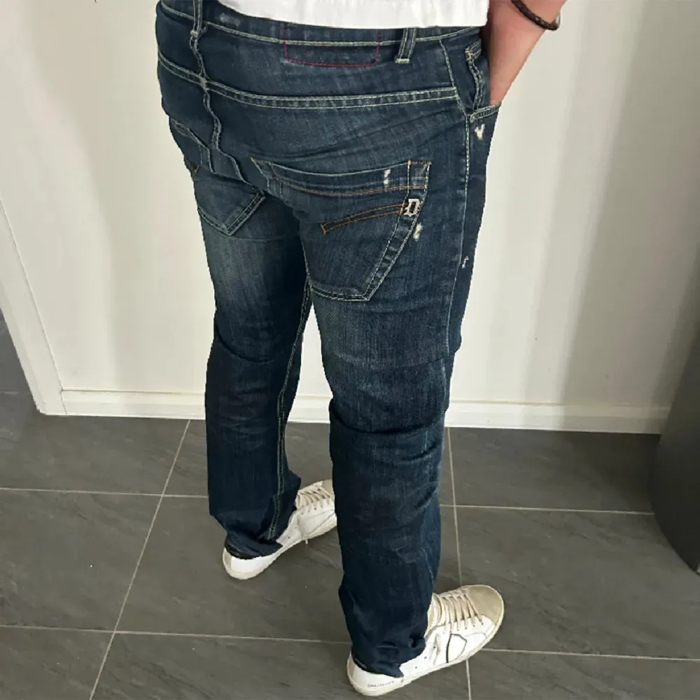 Dondup jeans i nyskick| Använda fåtal gånger|  nypris: 3600kr. storlek 32|  Skriv vi minsta lilla fråga| . Jeans & Byxor.