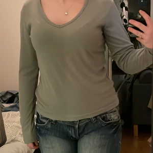 Grön långärmad topp - Snygg tröja från lager, säljer då den inte används💕 