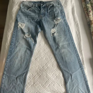 Jeans från boohoo  - Jeans från boohoo, finns inte kvar att köpa längre. Pris kan diskuterades. 