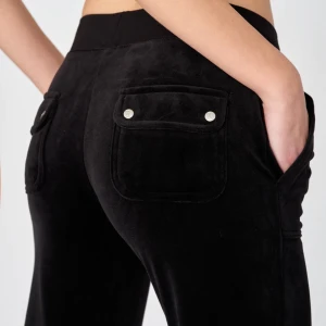 Svarta juciy i xs - Bra skick, andvänds inte längre och behöver pengar därav priset, ny pris 1199