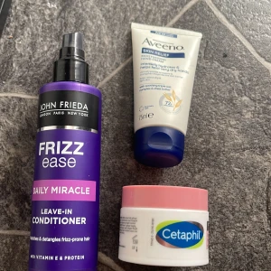 Paket med hudvård och hårvård - Innehåller Cetaphil ansiktscreme med spf - mängd : se bild John frieda leave in condtioner - ca 50% kvar Aveeno hand moister cream - endast testad 1 gång 