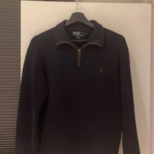 Ralph lauren halfzip  - Hej säljer min Ralph lauren halfzip som är i bra skick men lite för liten för mig 
