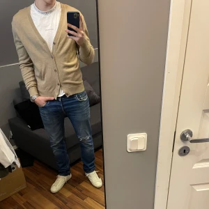 Kofta Paul & Friends - Kofta från Paul & Friends. Koftan är i riktigt bra skick, inga defekter. Skriv om funderingar eller fler bilder!