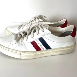 Moncler sneakers 41 - Mocler sneakers. Strlk 41. Snygga till allt. Unisex!