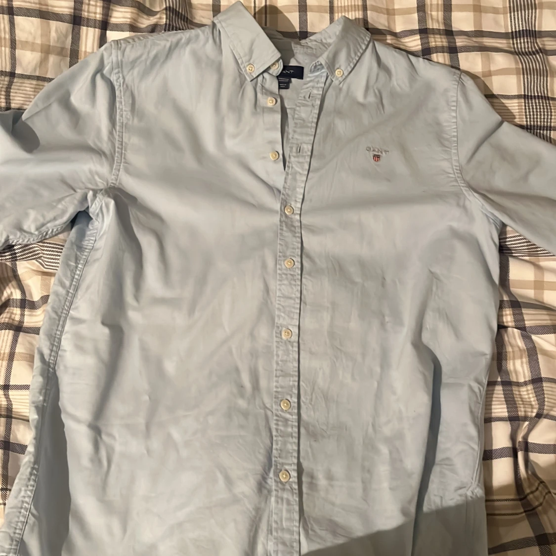 Riktigt snygg ljus blå gant skjorta i storlek 164