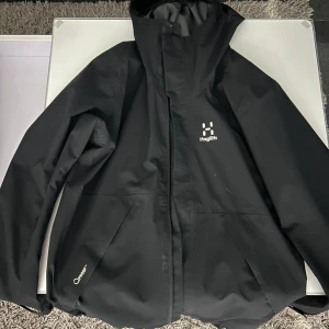 Haglöfs jacka stolek s - Storlek S , köpt förra året och den har blivit för liten 