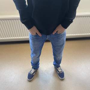 Riktigt fräscha replay jeans som jag köpte i höstas på Nk, nypris runt 1800 kr. Jeansen är i nyskick och storlek 29:32. Priset går förstås att diskutera , mvh Bosse😄