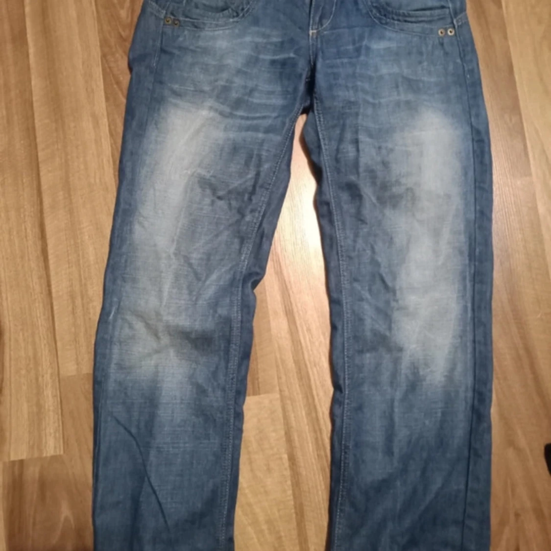 Supersnygga jeans köpta från Plick som tyvärr är för små för mig💙