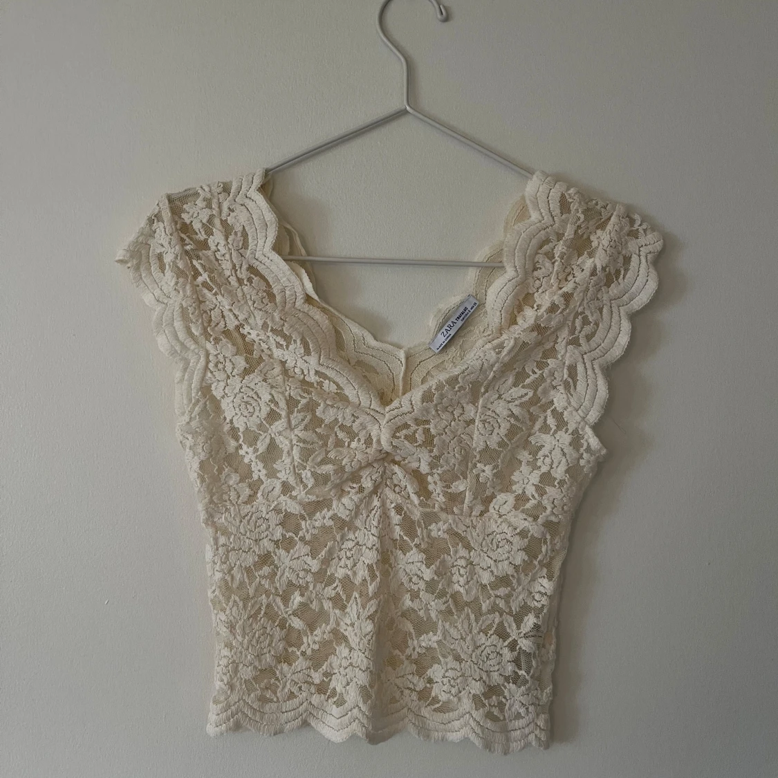 Spetstopp krämvit🤍