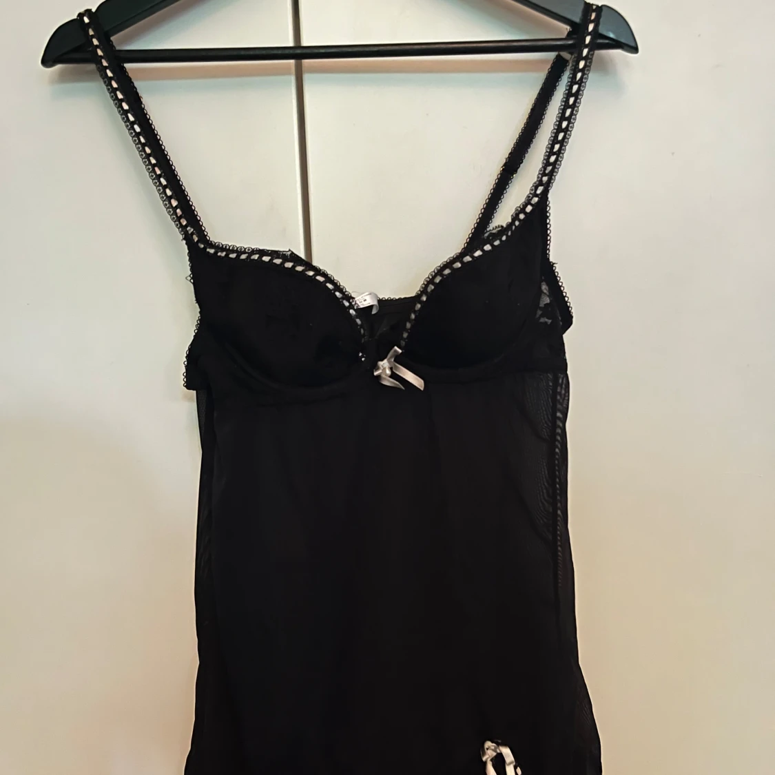 Gulligt linne i mesh/ spets