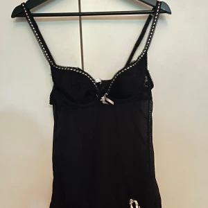 Gulligt linne i mesh/ spets - Säljer det här supergulliga linnet i mesh/ spets.❤️‍🔥