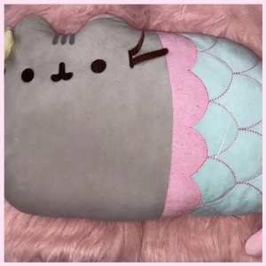 Pusheen mermaid plushie - Medelstor pusheen plushie 🩶