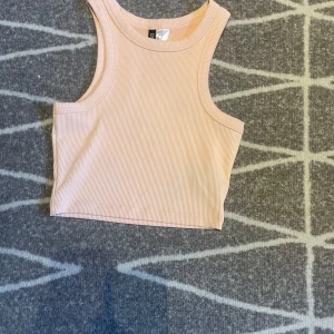 Linne  - Peach färgad linne som är oanvänd  