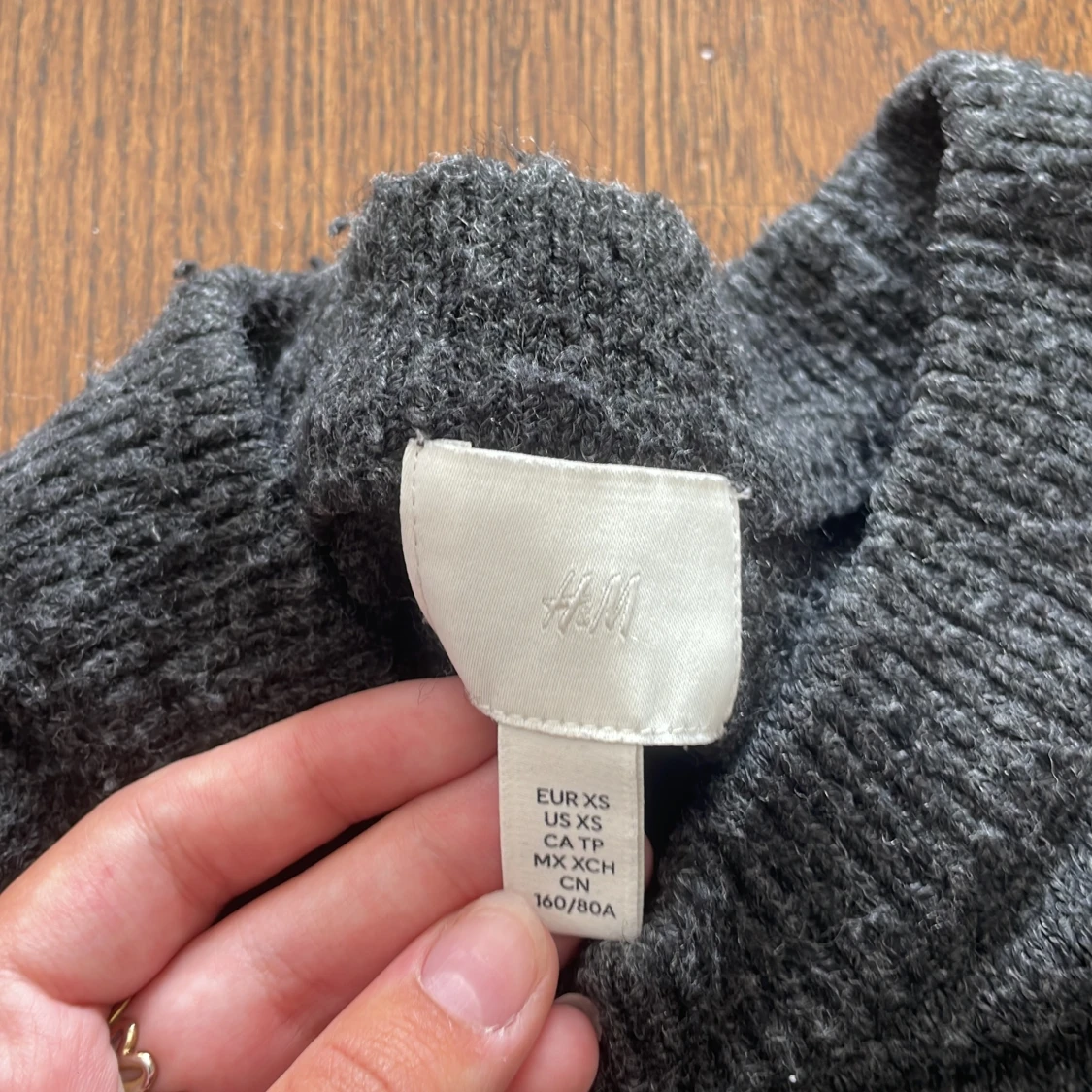 Mörkgrå tjocktröja - 91