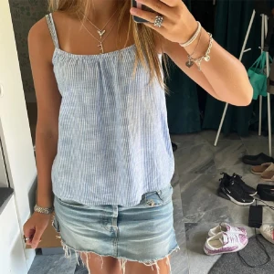 Randigt linne - Säljer detta randiga linnet från hm då jag aldrig använder de💗Lånade bilder!