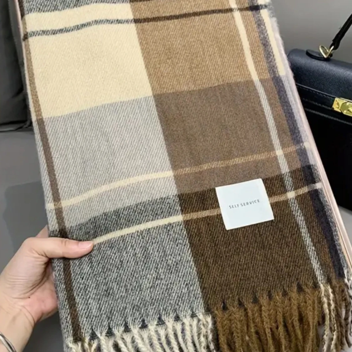 Rutig halsduk från Self Service