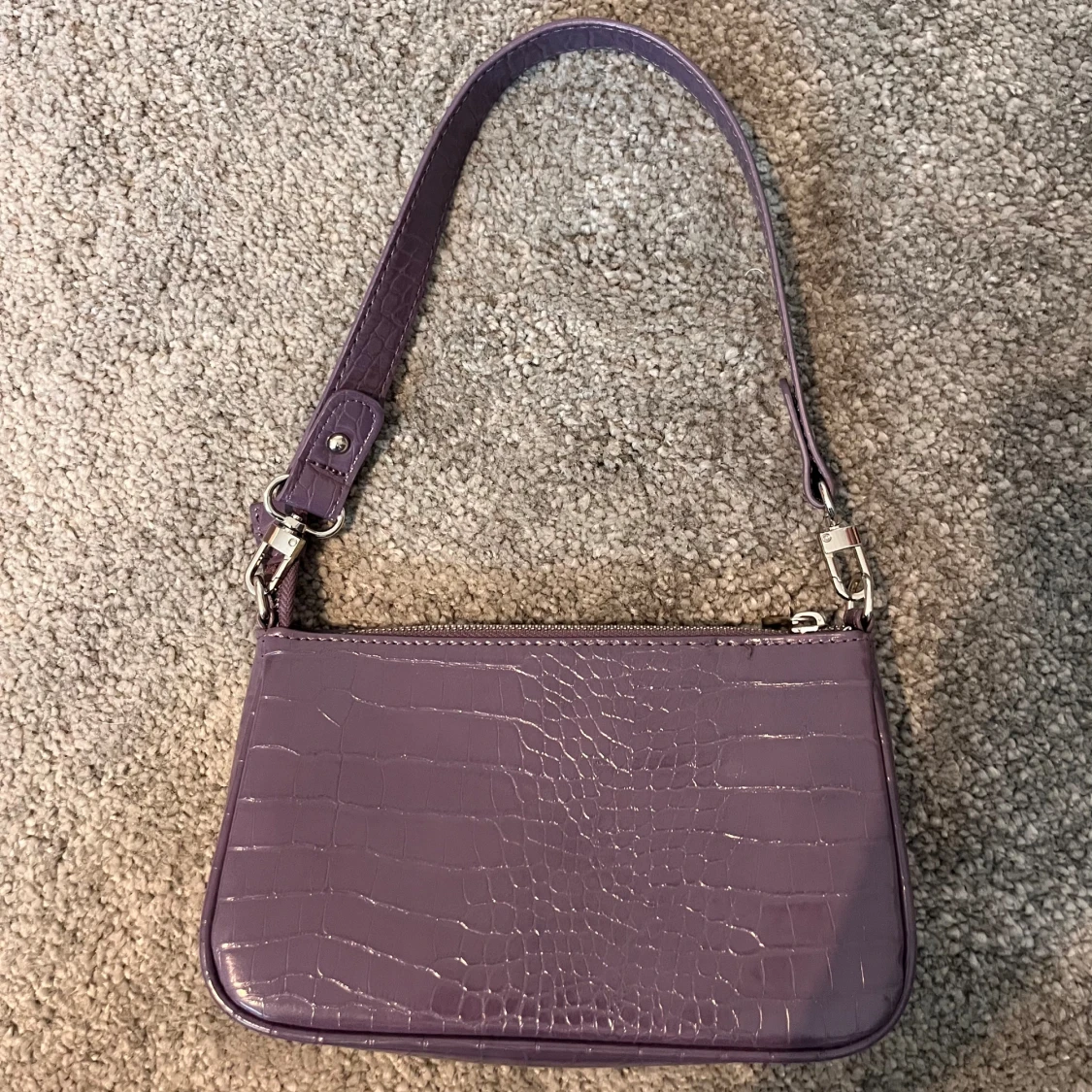 Lila väska