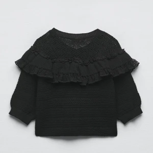 Svart virkad kofta - Svart virkad kofta från zara, armarna går ungefär till armbågen. Aldrig andvänd