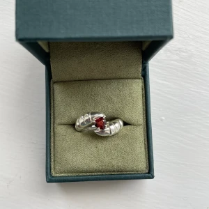 Ring Maria Nilsdotter  - Använts ca 5 gånger, nypris 4795 kr 