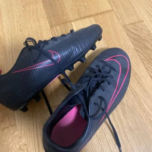 Fotbollskor/Dobbar - Jättefina dobbar och väldigt bekväma!