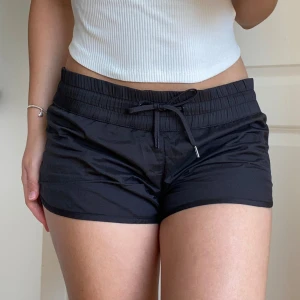 Sport shorts - Sport shorts. Väldigt luftiga och stretchiga vid midjan. 