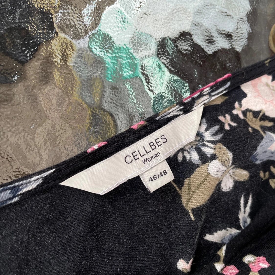 Vacker klänning med blommönster. Cellbes. Strl 46/48 - 92