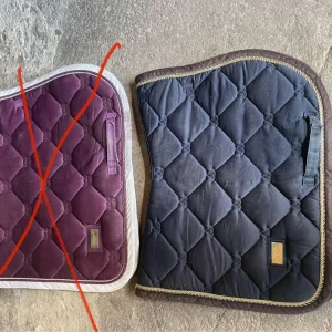 Blått equestrian stockholm schabrak  - Blått equestrian stockholm schabrak med brun kant, stl full. Använt men okej skick.