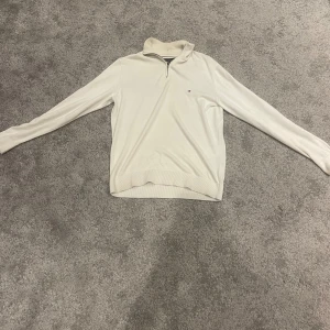 T.H ziphoodie  - Skick 8/10 | för frågor skriv!