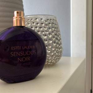 parfym från Estée Lauder, Sensuous Noir. Köp direkt eller ge prisförslag 💜