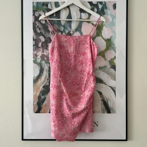 Rosa miniklänning  - Rosa miniklänning i storlek S. Fint skick 