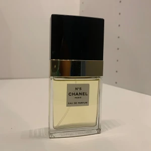 Parfym Chanel - Parfym från chanel nästan helt oanvänd. Chanel nr 5.