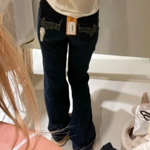 Lowwaist jeans - Så snygga typ oanvända lowwaist jeans i färgen mörkblå. Älskar dessa men har inte kommit till så mke användning:(💕💕