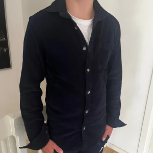 Overshirt  - Säljer denna overshirt från Asos, skicket på denna är riktigt bra och användning syns knappt. 